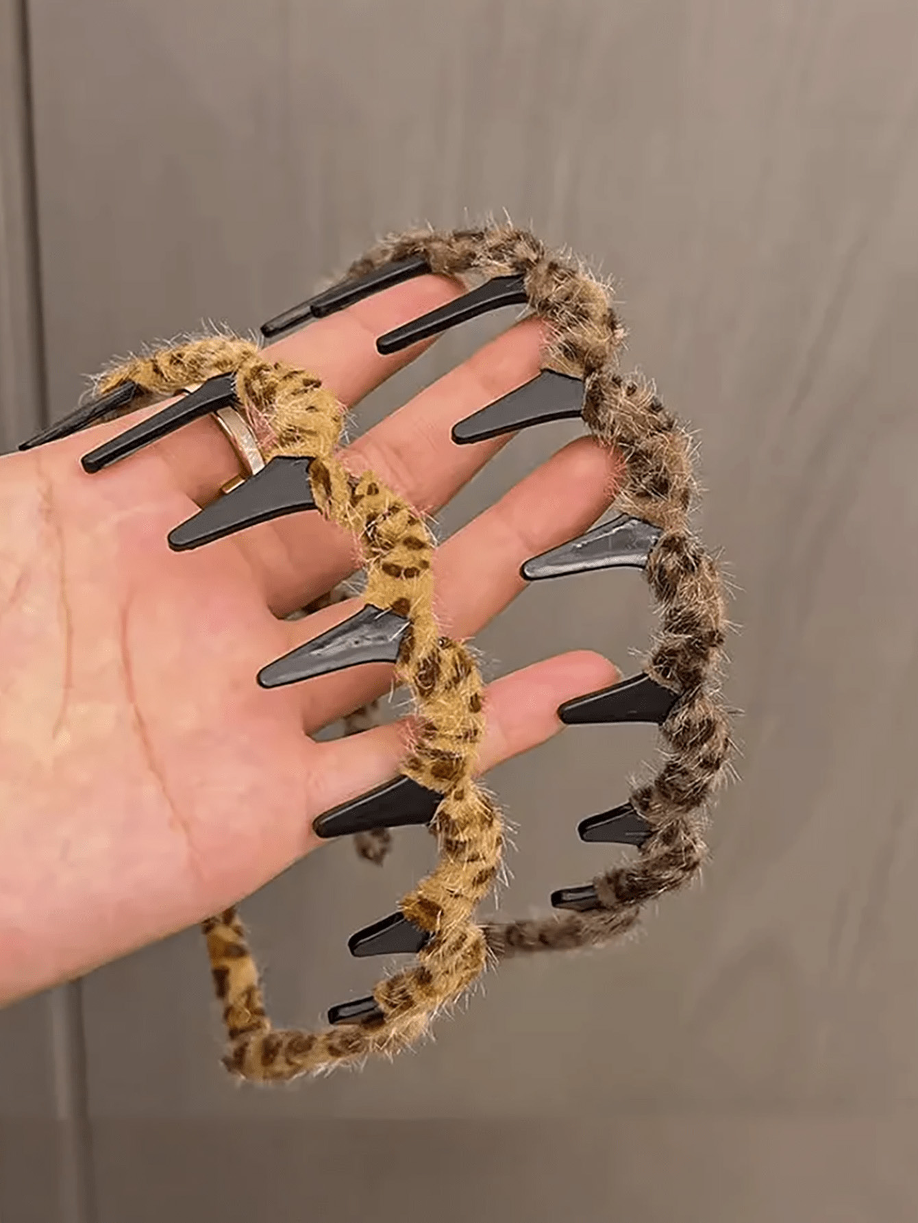 Kadınlar için Leopar Desenli D - Women Accessories Shop Design incelemesi ve fiyatı